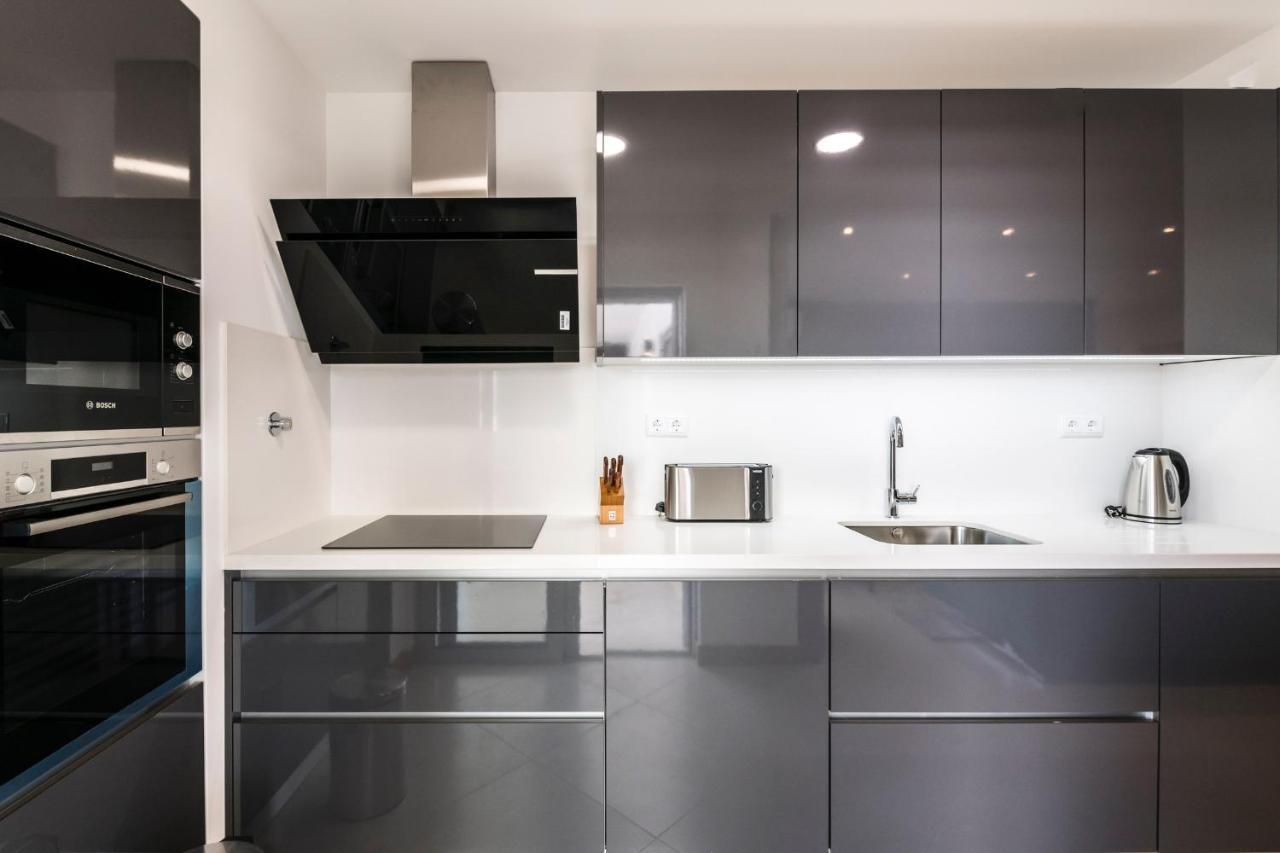 Coolhouses Lagos, 2 Bed Stylish City Flat, Rooftop Shared Pool, Clayheart Exterior photo